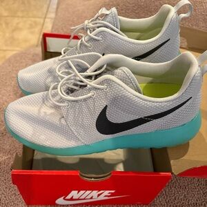 Nike Roshe One size 9 Sneakers